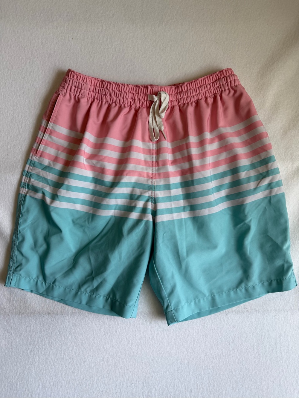 Chubbies On the Horizons Swim Trunks Men’s Large 7” Pink Aqua Striped Stretch